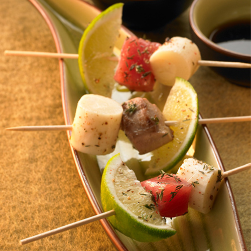 Brochetas de atún con Corazones de Palmito Gigante Verde®, tomillo y limón amarillo asado